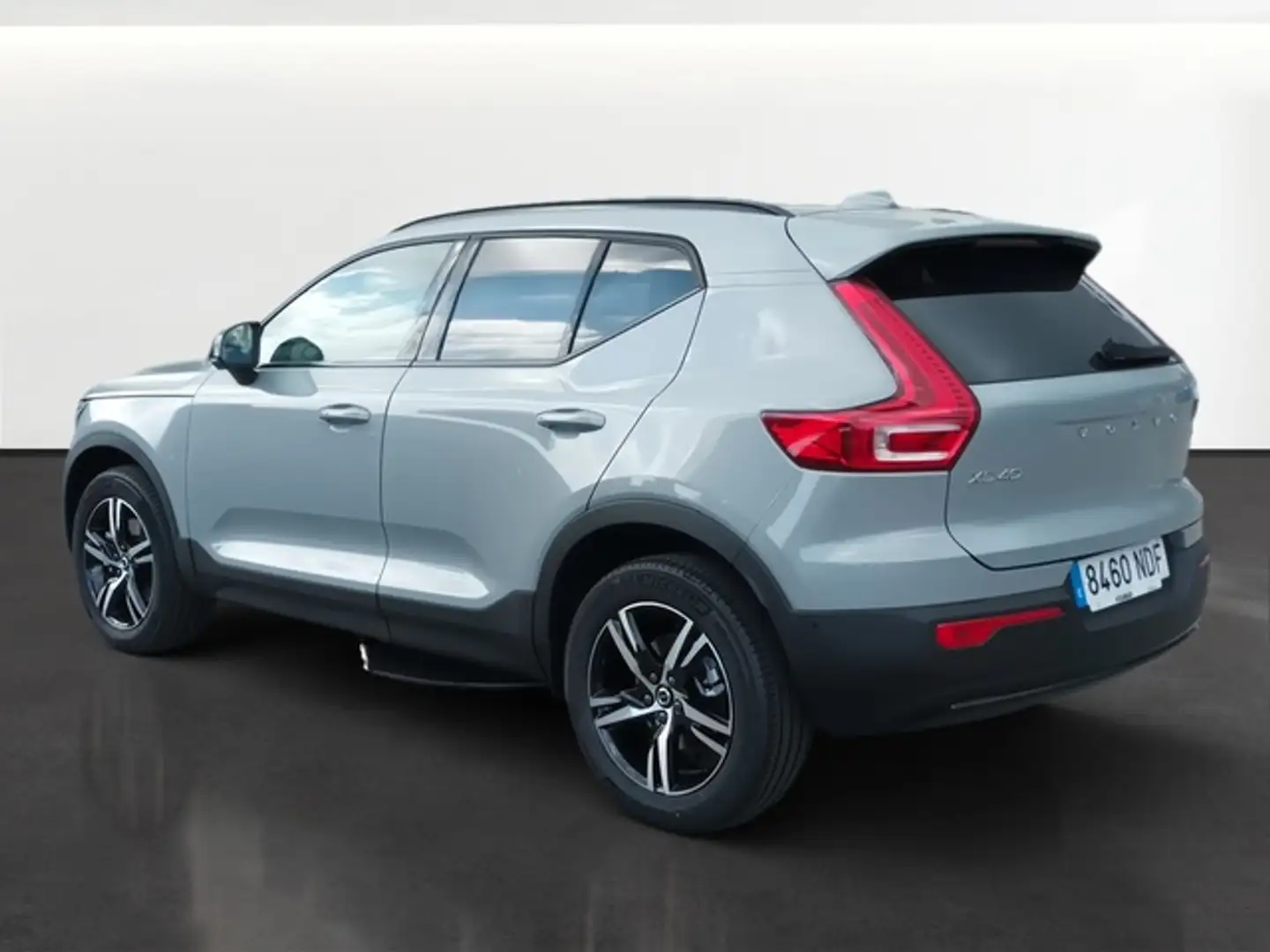 Volvo XC40 B3 Plus Aut. Gris - 2