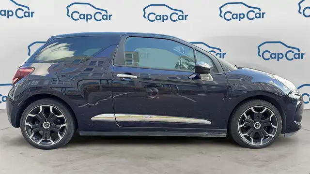 DS Automobiles DS 3 view 4