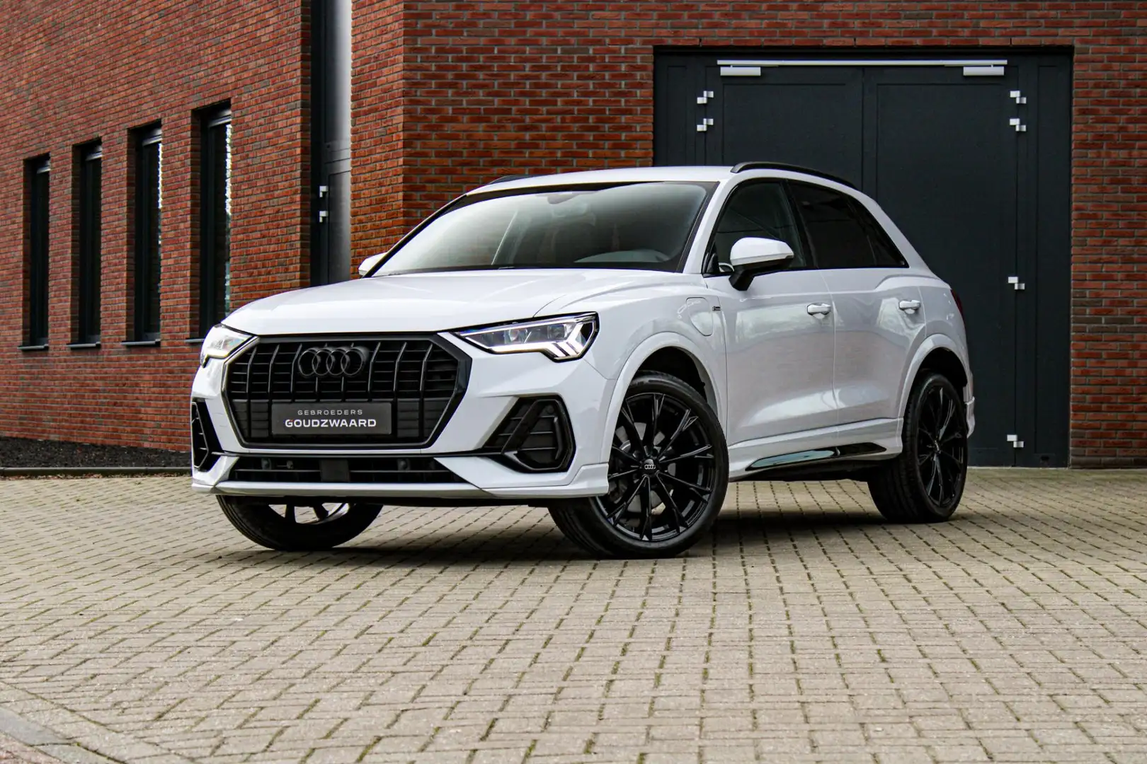 Audi Q3 45 TFSI e S edition 245PK | Zwart optiek | Camera Blanc - 1