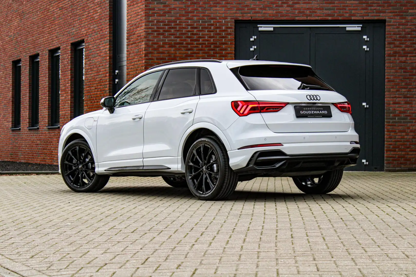 Audi Q3 45 TFSI e S edition 245PK | Zwart optiek | Camera Blanc - 2