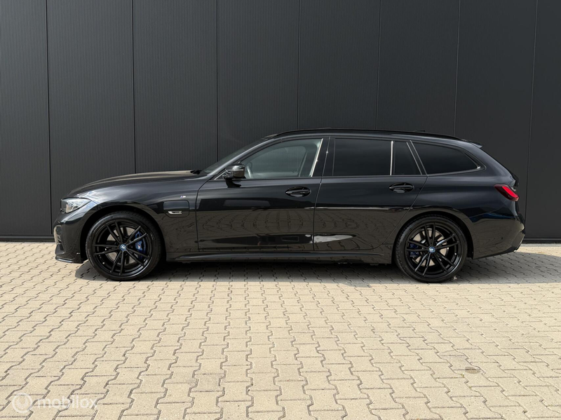 BMW 330 3-serie Touring 330e Touring xDrive M-pakket/Laser — photo 2