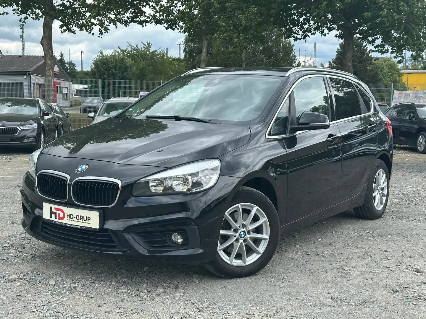 BMW 218 Baureihe 2 Active Tourer 218 i Advantage Schwarz - 2