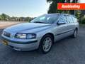 Volvo V70 2.4 T / AUTOMAAT / AIRCO / CRUISE / VAKANTIE AANBI Grijs - thumbnail 1