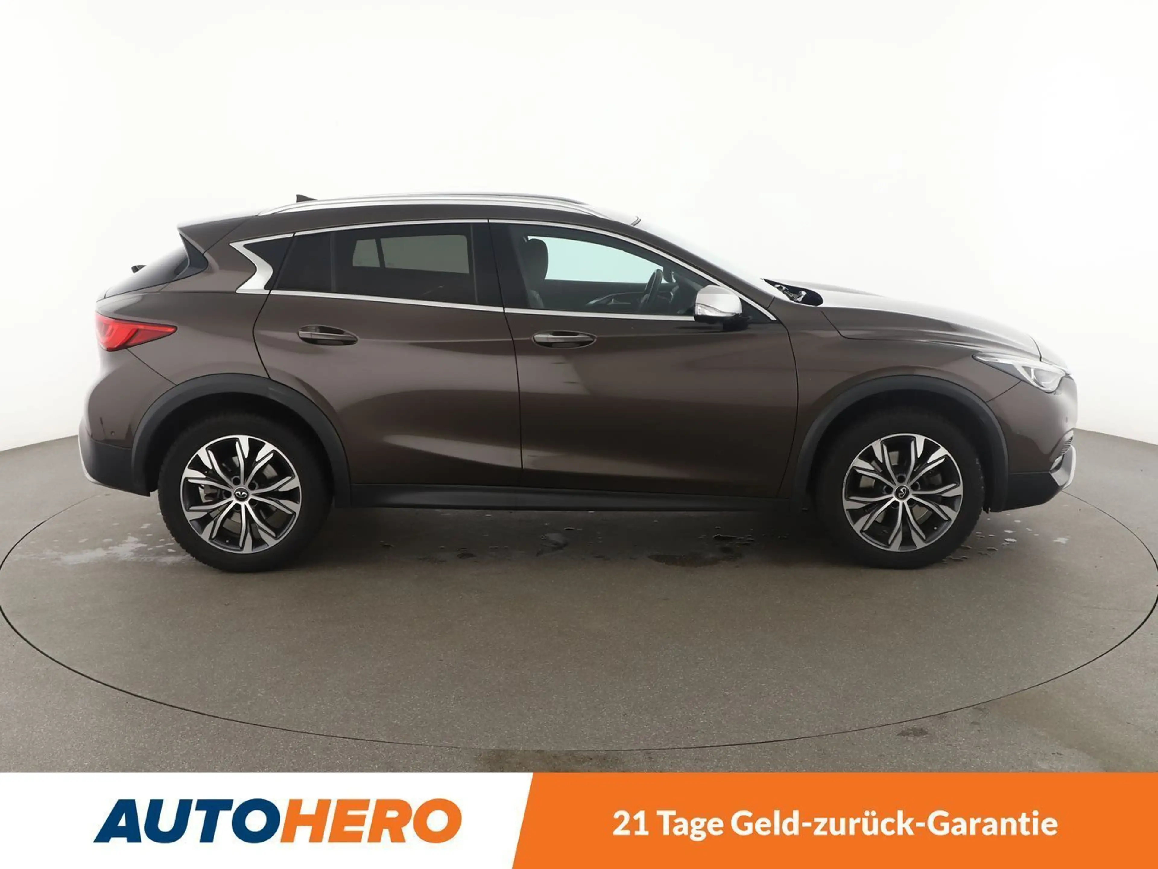 Infiniti QX30 2.2 Diesel Premium Tech Aut.*NAVI*LED*360°CAM* — photo 7