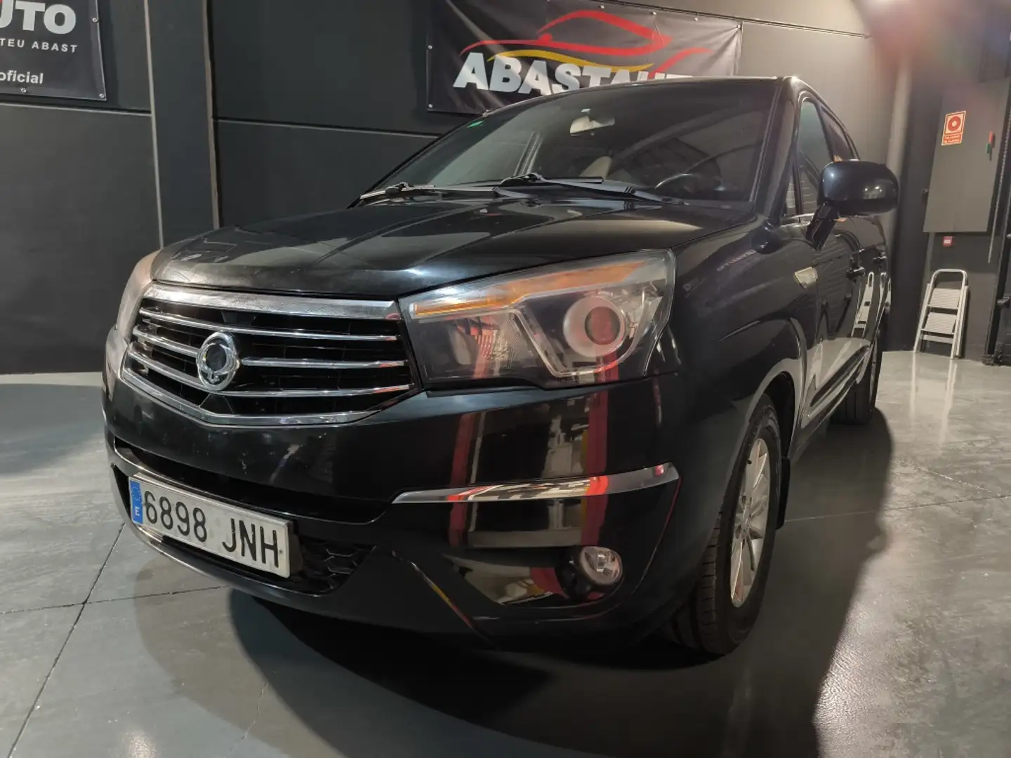 SsangYong Rodius D22T Premium Fekete - 2