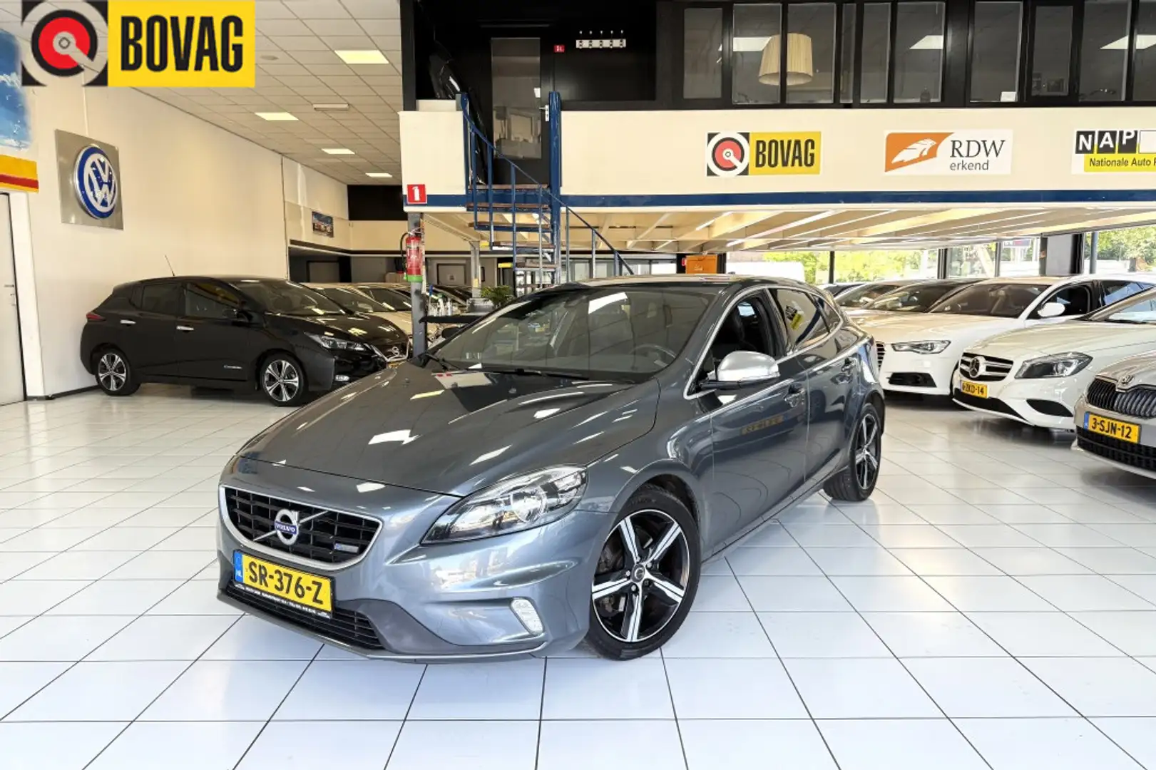 Volvo V40 1.6 T4 R-Design Bovag Garantie Grijs - 1