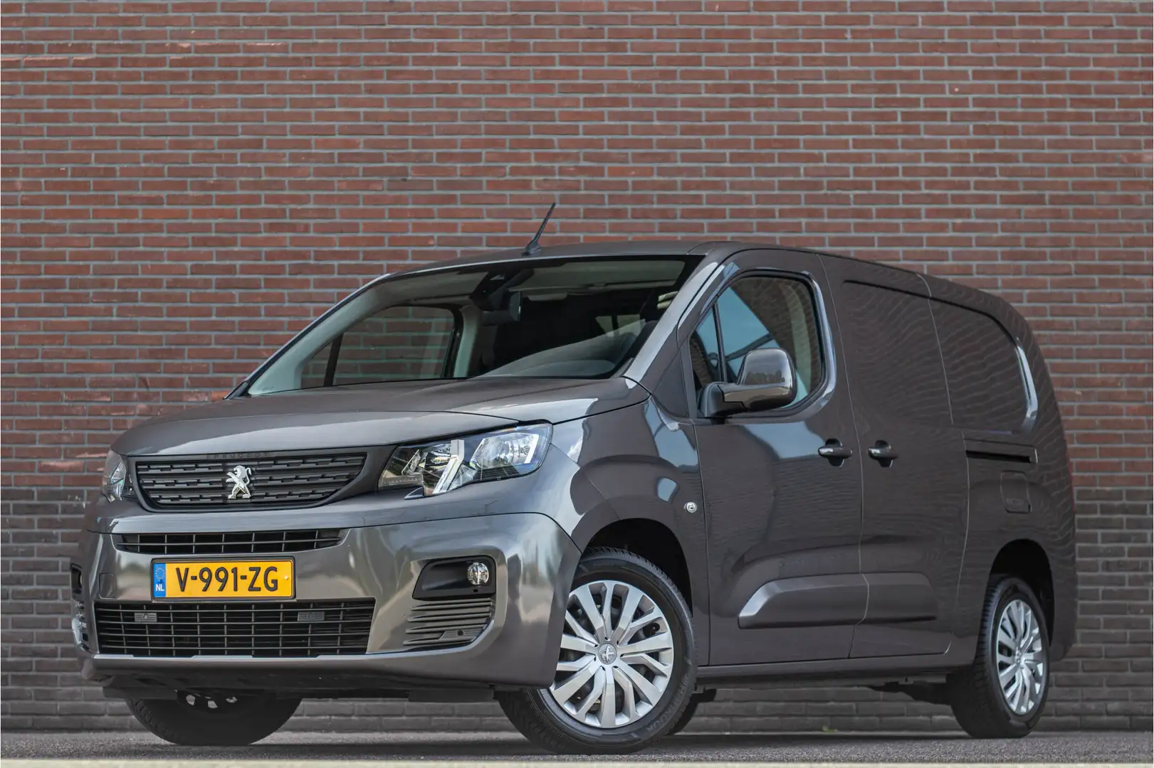 Peugeot Partner 1.5 BlueHDI 130PK Autm. Grip Long 2 x Schuif, Came Grijs - 1