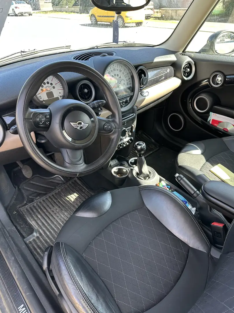 MINI Cooper D street backer - 1