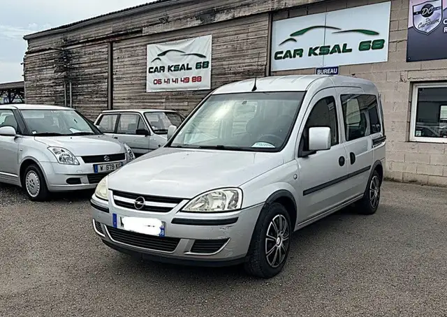 Opel Combo Tour 1.6 GNV COSMO ESSENCE