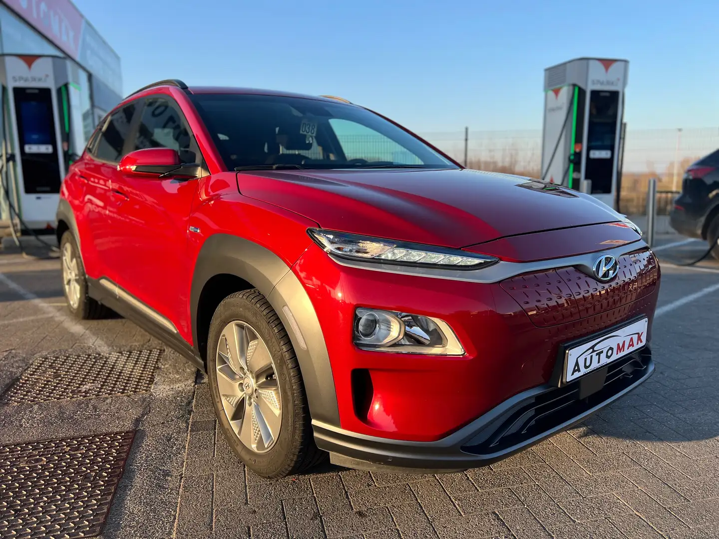 Hyundai KONA e-Kona 39.2 kWh Techno Rojo - 2
