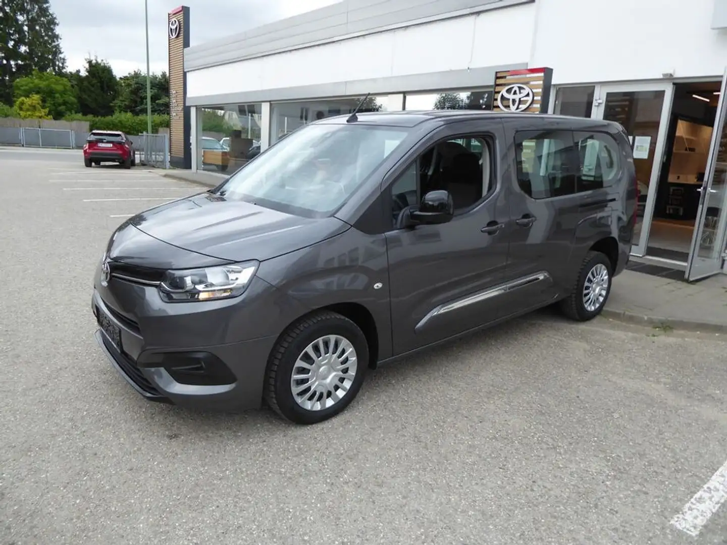 Toyota Proace City Verso L2 1,5 D-4D Aut. *7-SITZE* Grau - 2