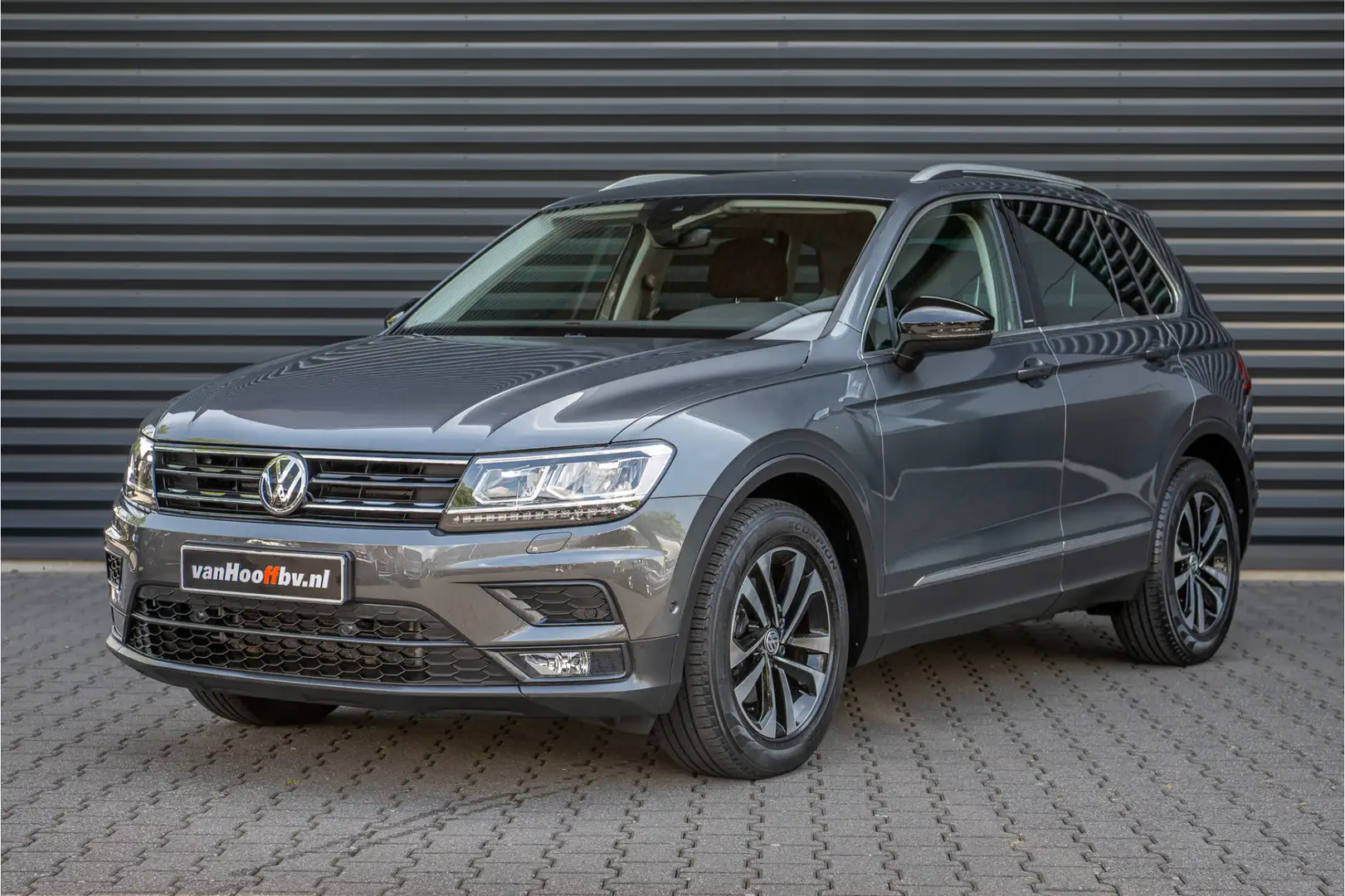 Volkswagen Tiguan 1.5 TSI DSG LED-Trekhaak-Privacy glass Grijs - 1