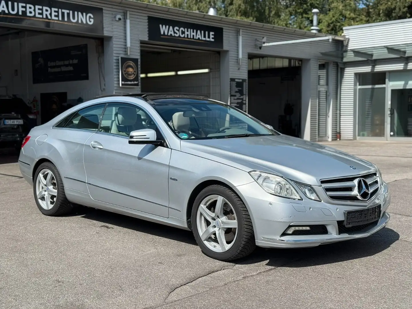 Mercedes-Benz E 350 Coupe BlueEfficiency Leder* Pano.-S.Dach.* Argent - 1