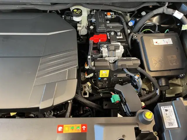 Peugeot 5008 E-5008 GT Elektro 325 AWD 73kWh Ansicht 19