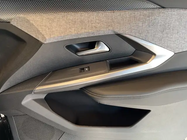 Peugeot 5008 E-5008 GT Elektro 325 AWD 73kWh Ansicht 16