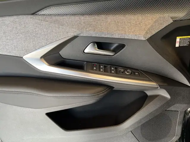 Peugeot 5008 E-5008 GT Elektro 325 AWD 73kWh Ansicht 12
