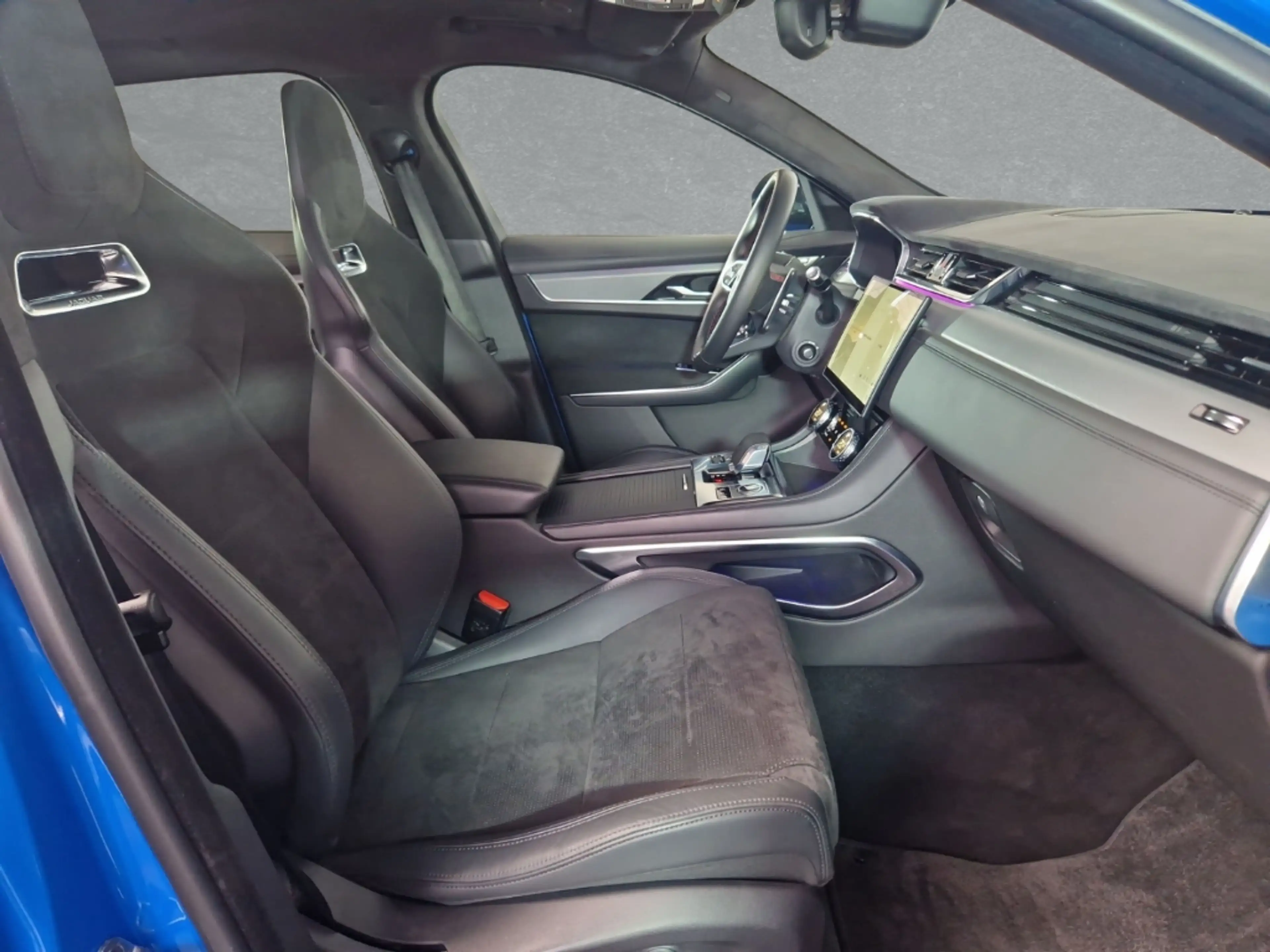 Jaguar F-Pace AWD P550 SVR Pano Pixel-LED — photo 3