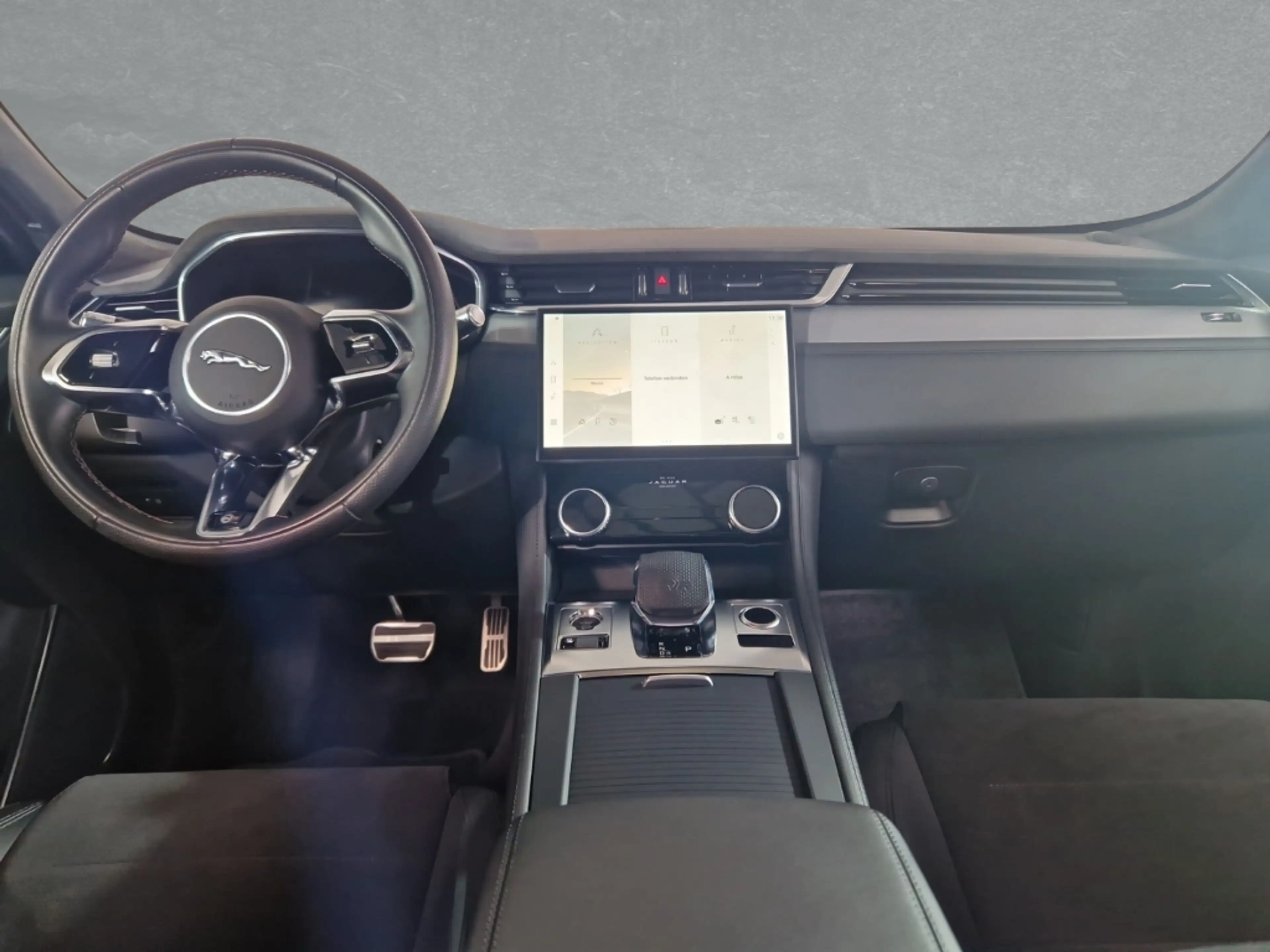 Jaguar F-Pace AWD P550 SVR Pano Pixel-LED — photo 4