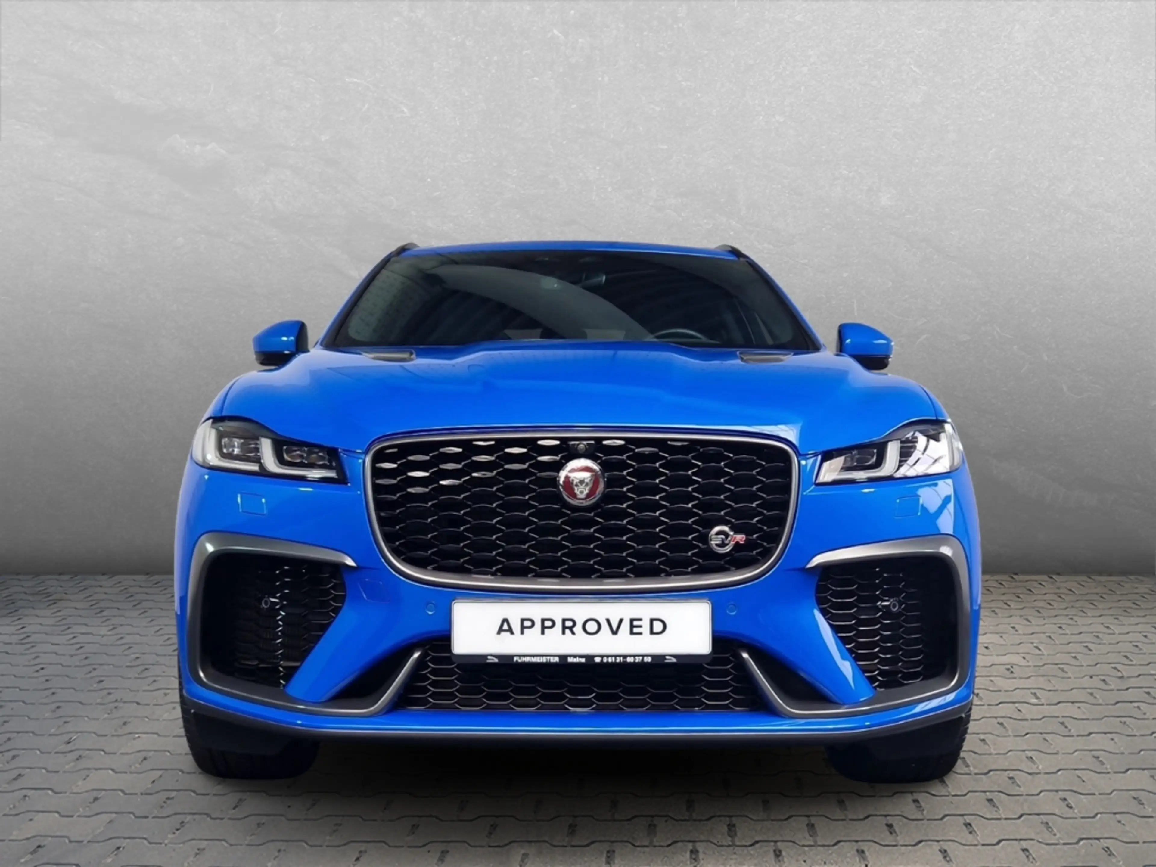 Jaguar F-Pace AWD P550 SVR Pano Pixel-LED — photo 8
