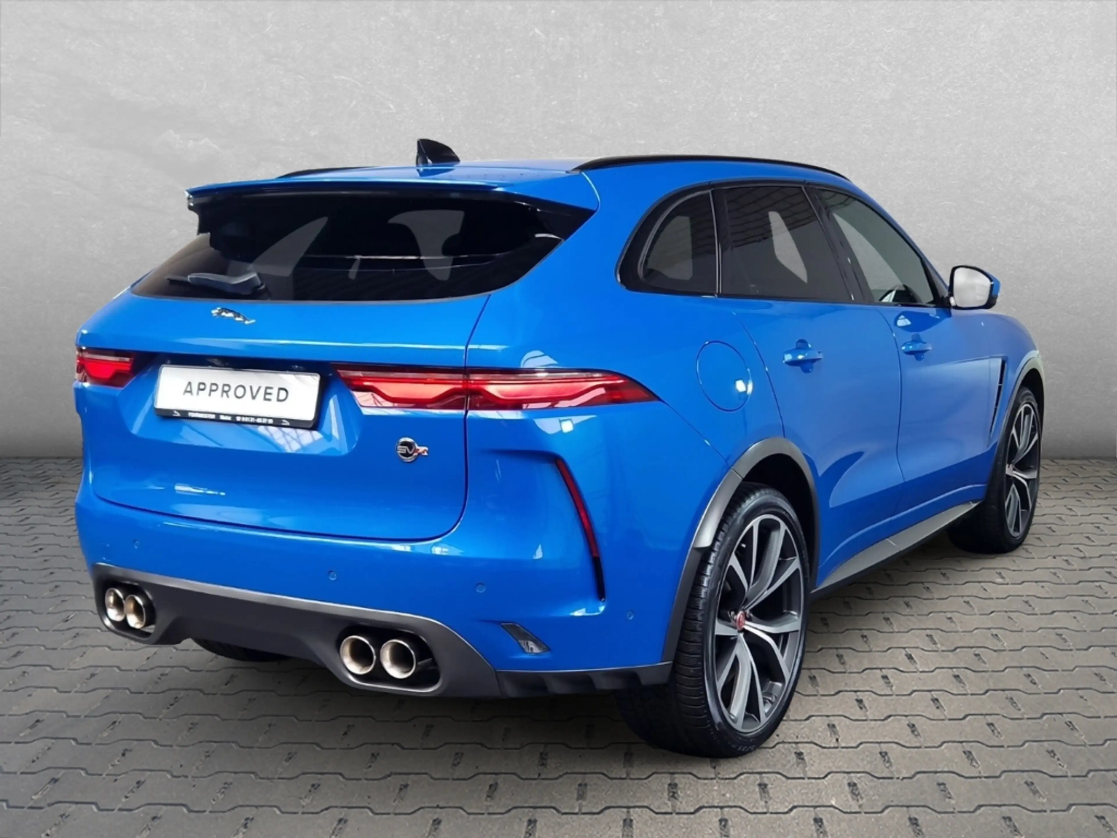 Jaguar F-Pace AWD P550 SVR Pano Pixel-LED — photo 2