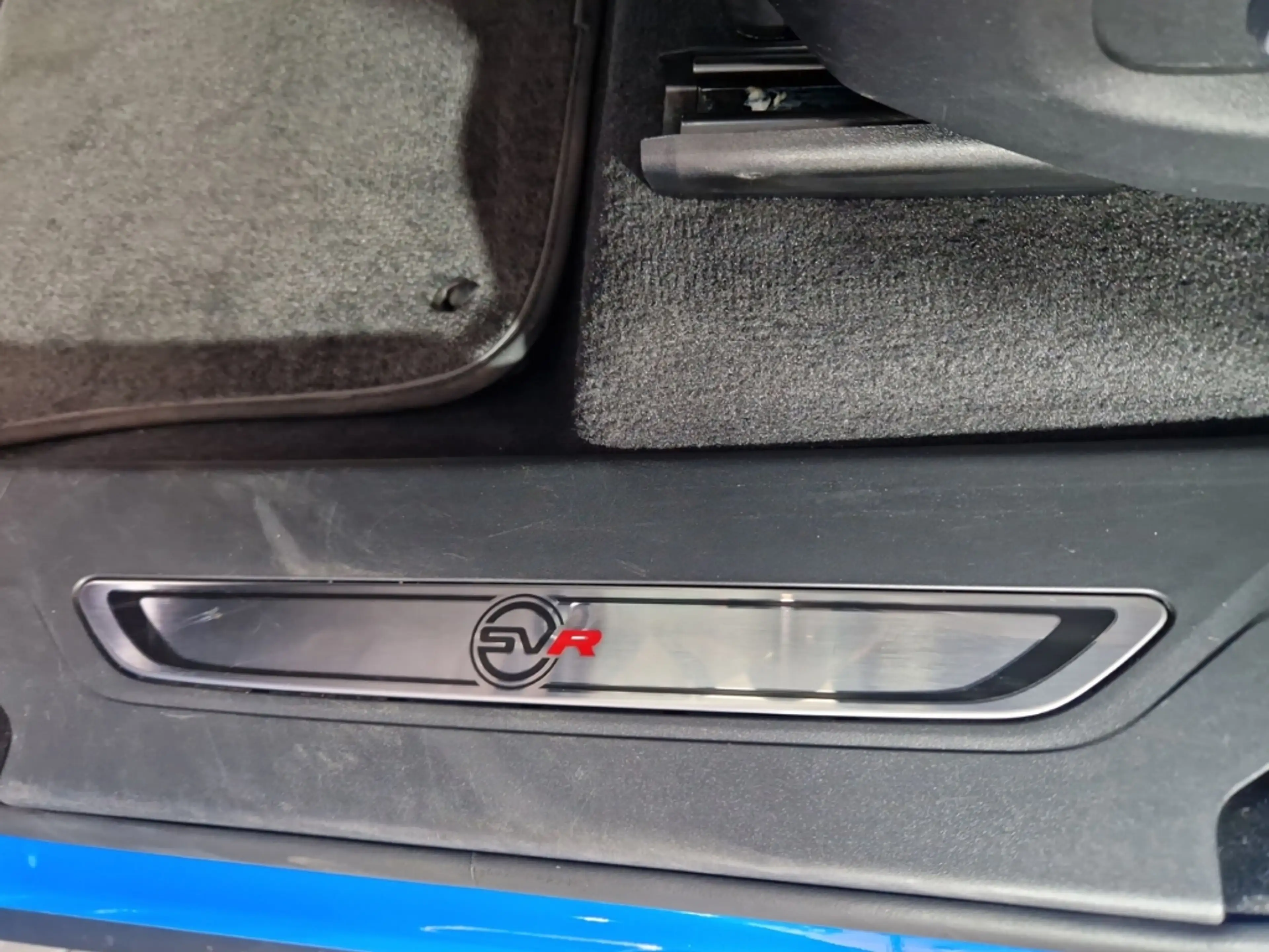 Jaguar F-Pace AWD P550 SVR Pano Pixel-LED — photo 12