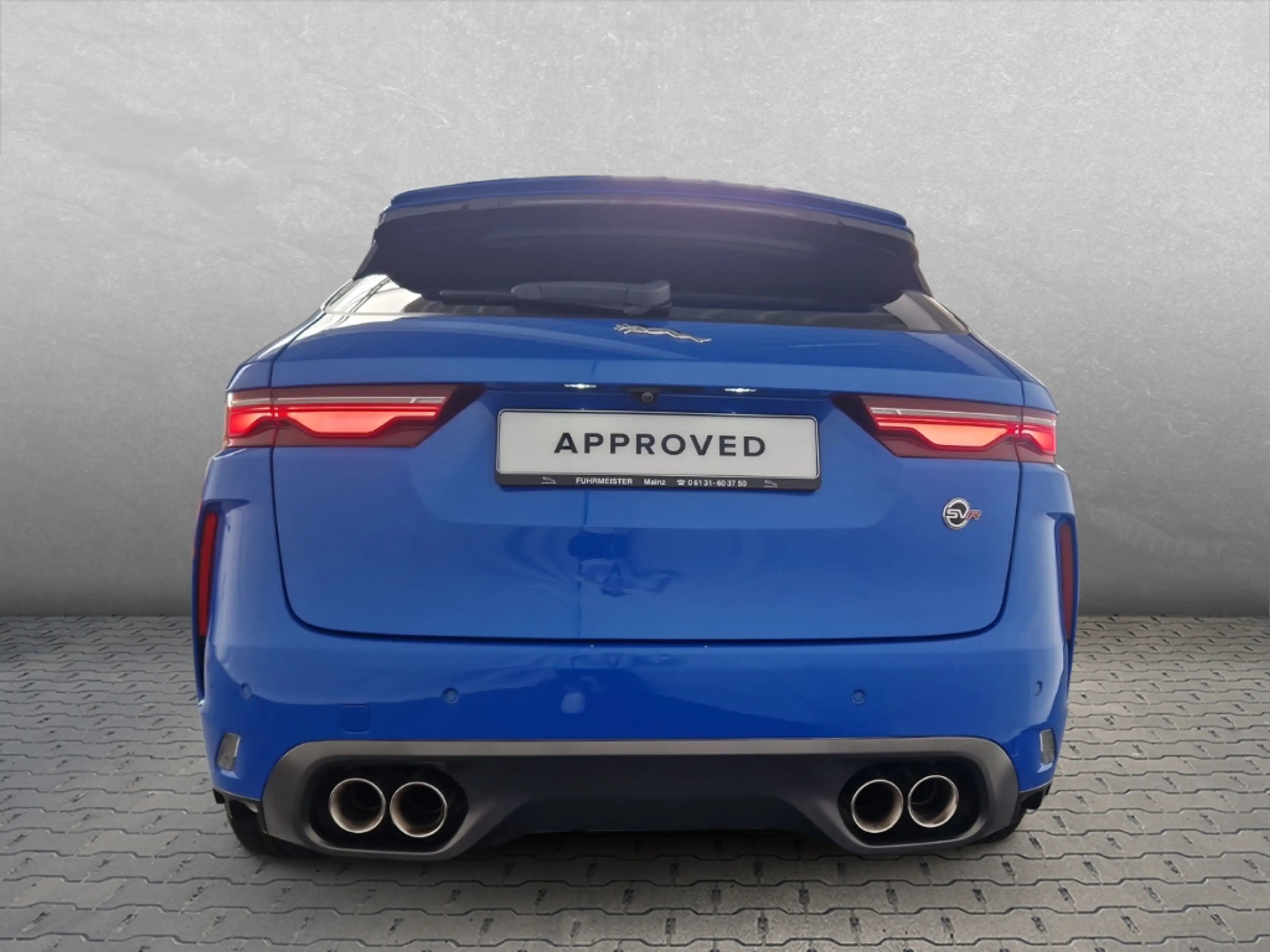 Jaguar F-Pace AWD P550 SVR Pano Pixel-LED — photo 7