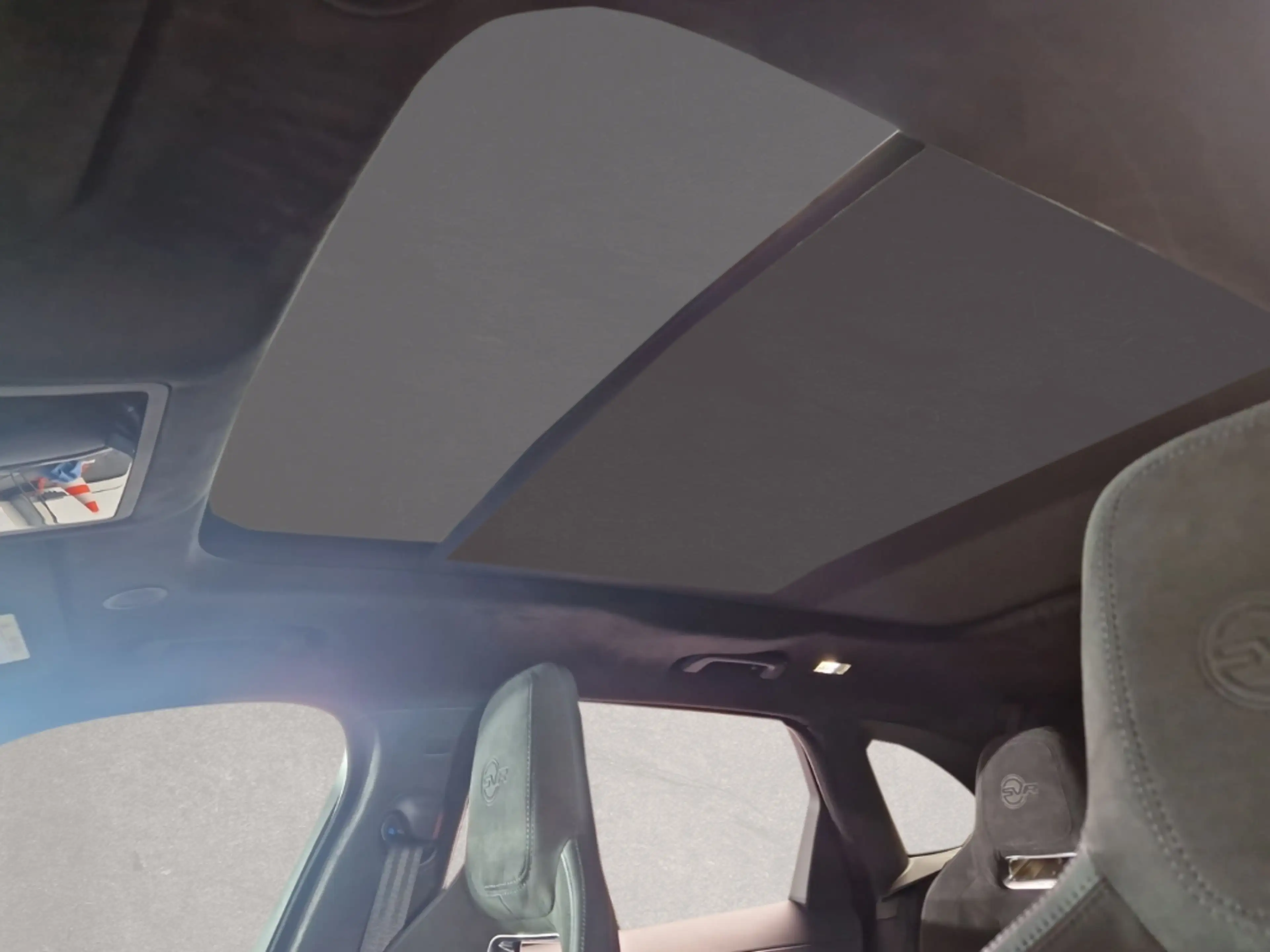 Jaguar F-Pace AWD P550 SVR Pano Pixel-LED — photo 14