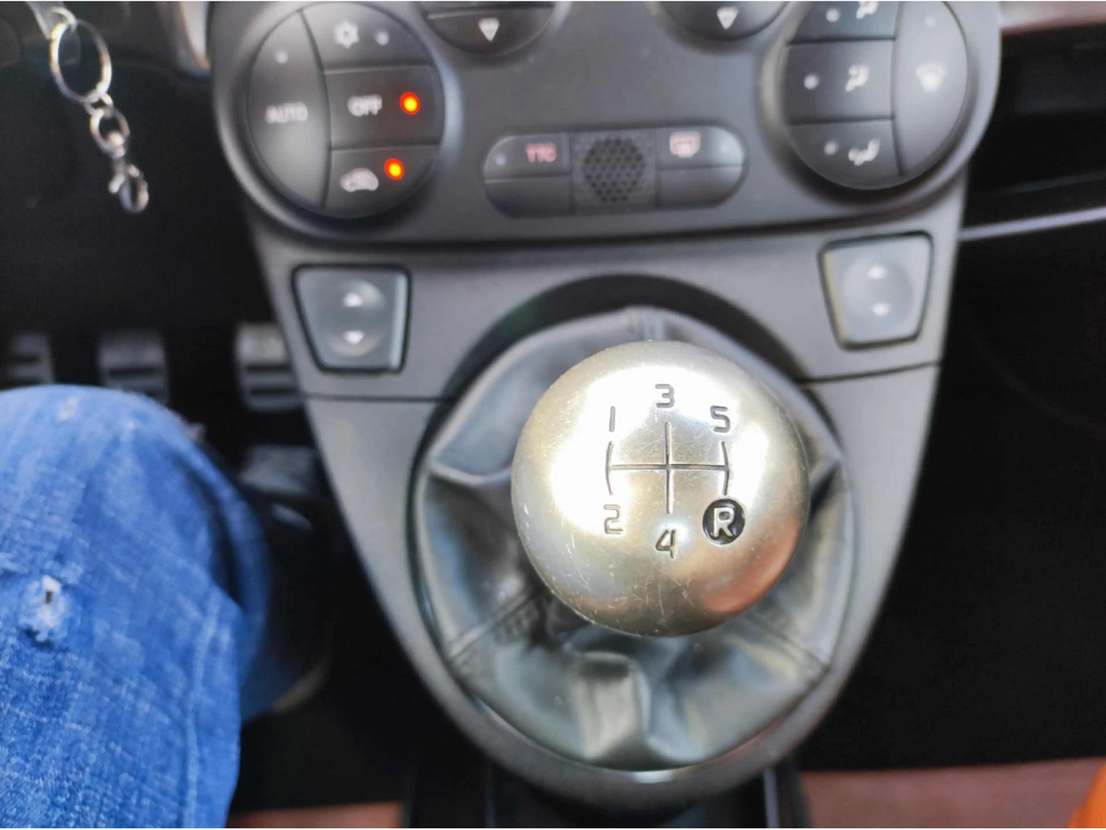 Abarth 500C C 1.4 T — photo 13