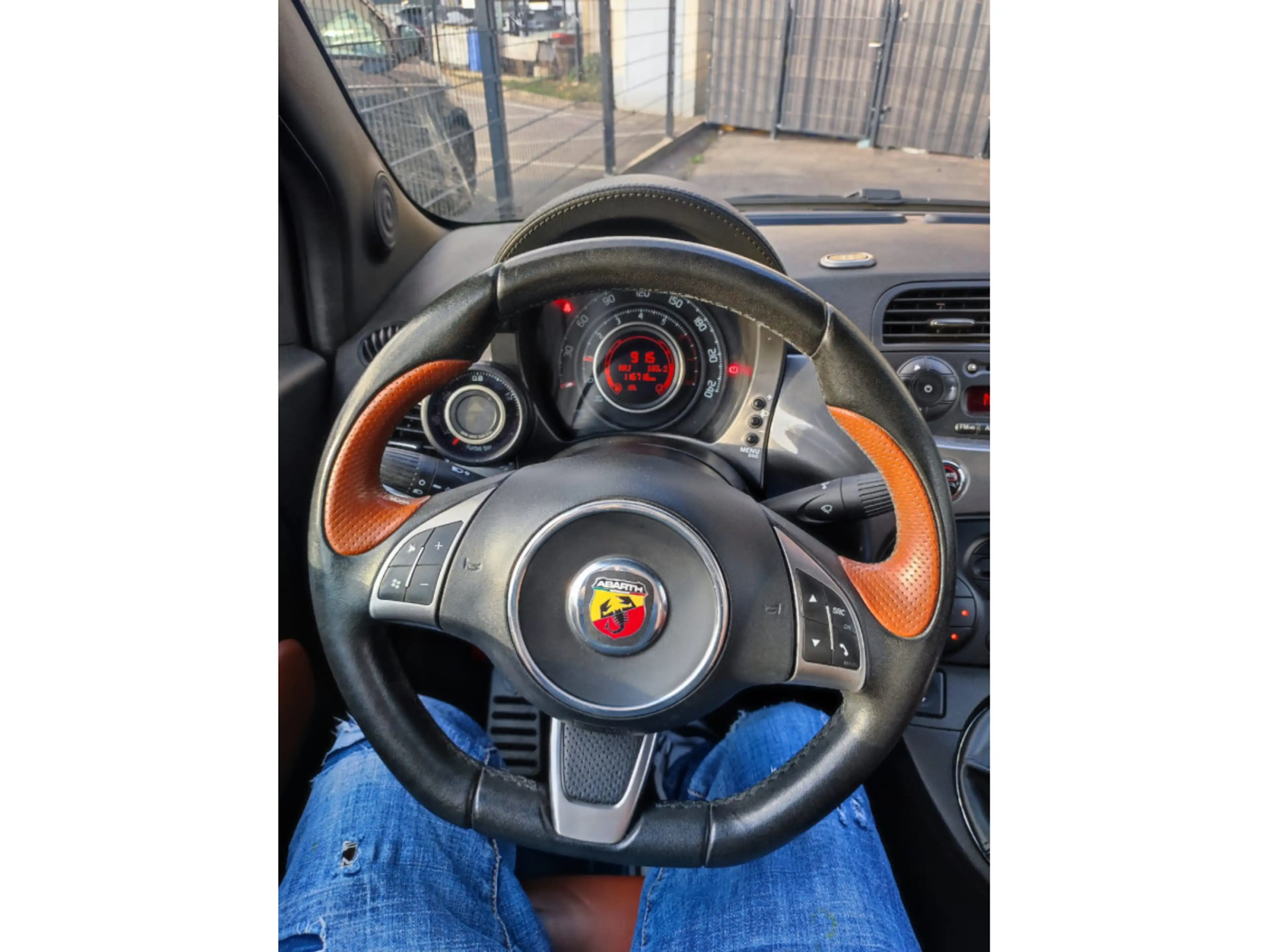 Abarth 500C C 1.4 T — photo 10