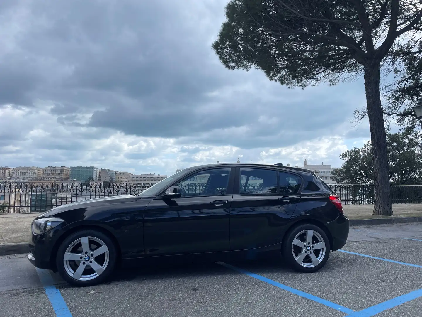 BMW 118 118d 5p Unique Nero - 2