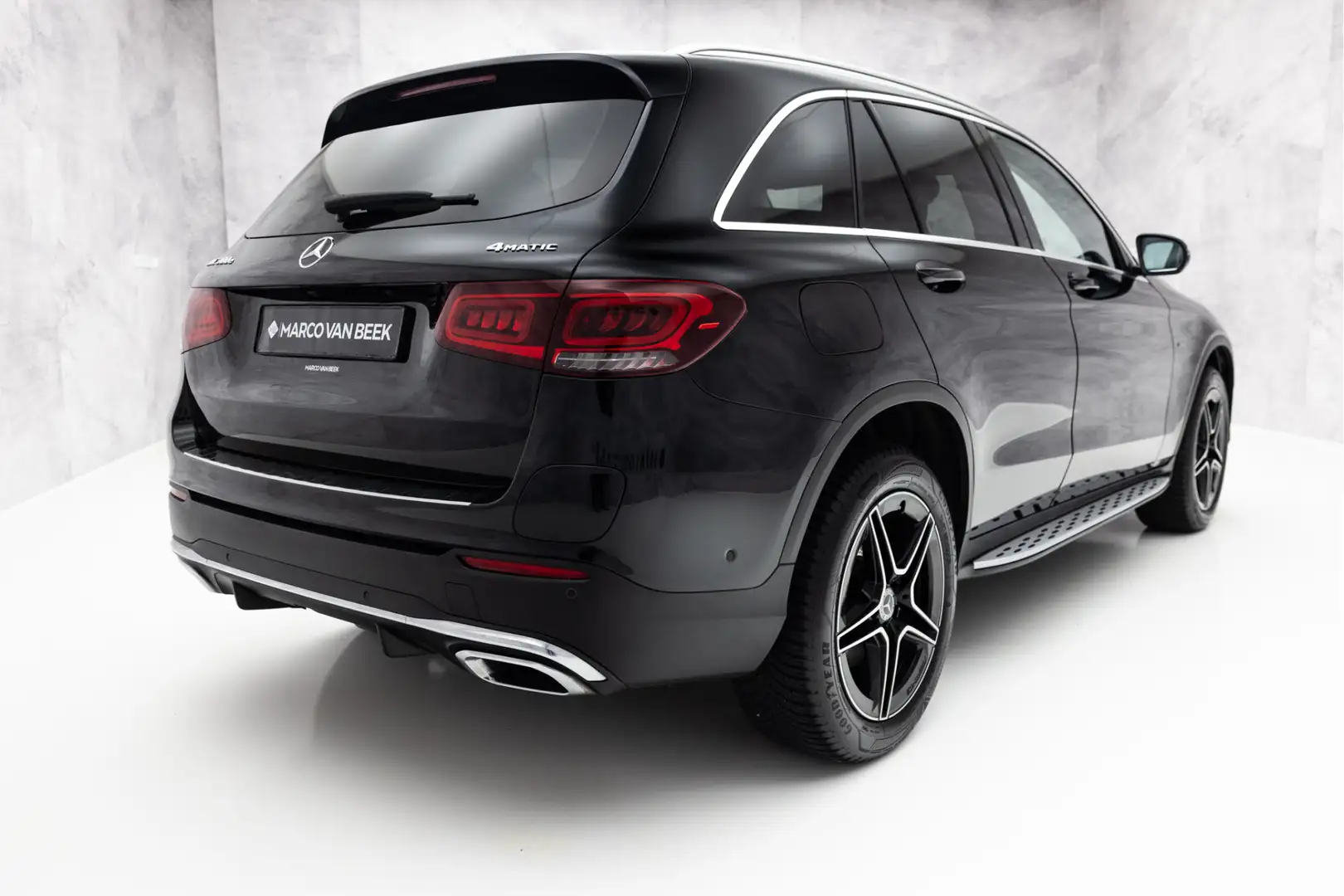 Mercedes-Benz GLC 300 300e 4MATIC Premium AMG | Pano | Distronic | E-Tre Schwarz - 2
