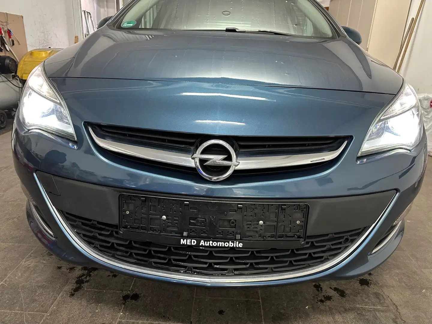 Opel Astra J Sports Tourer Exklusiv LPG Gas Braun - 2
