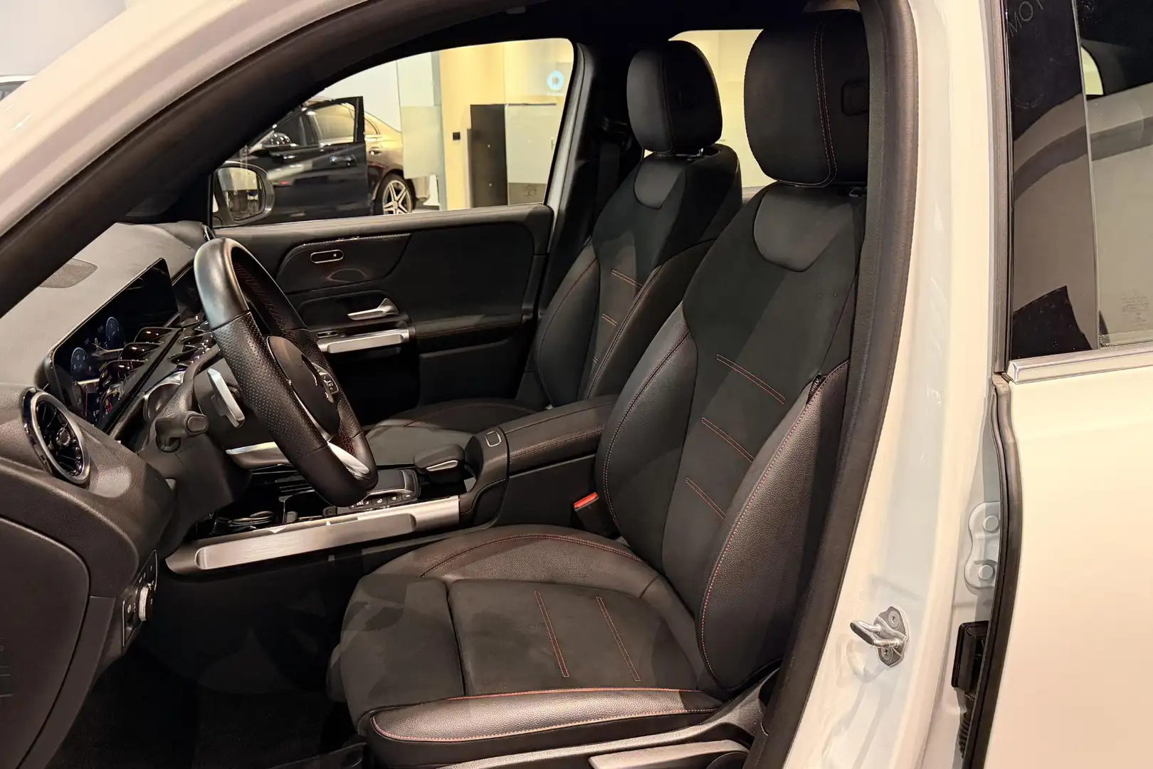 Mercedes-Benz GLB 180 D AMG Line | Verwarmde Zetels | Smartphone Integra Blanc - 2