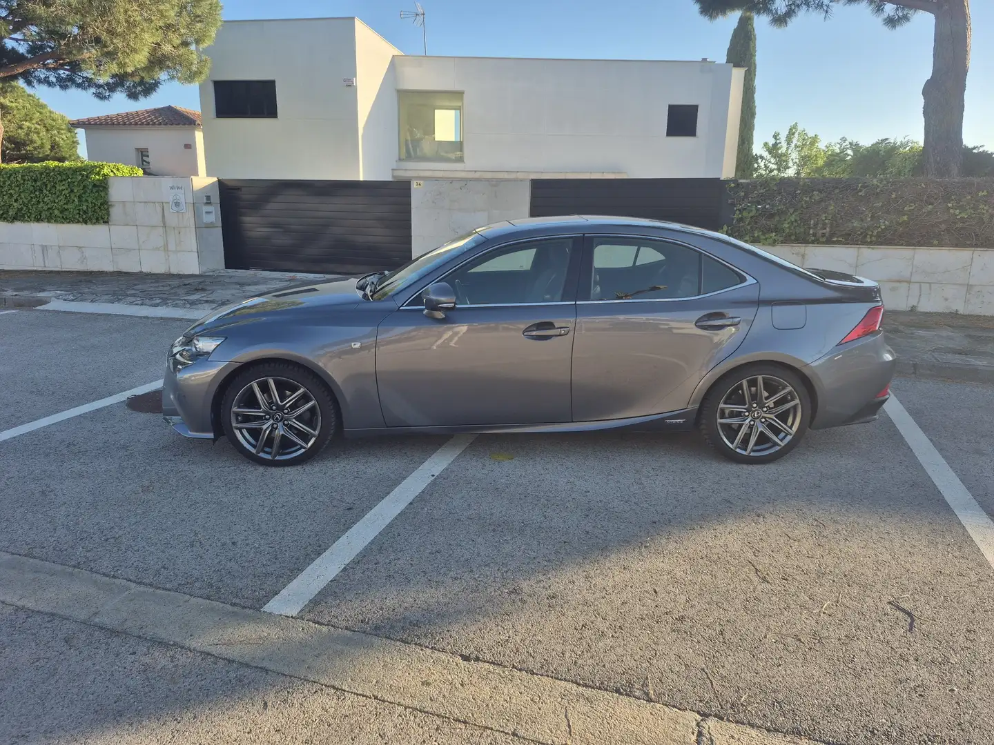 Lexus IS 300 300h F Sport + Navibox - 2