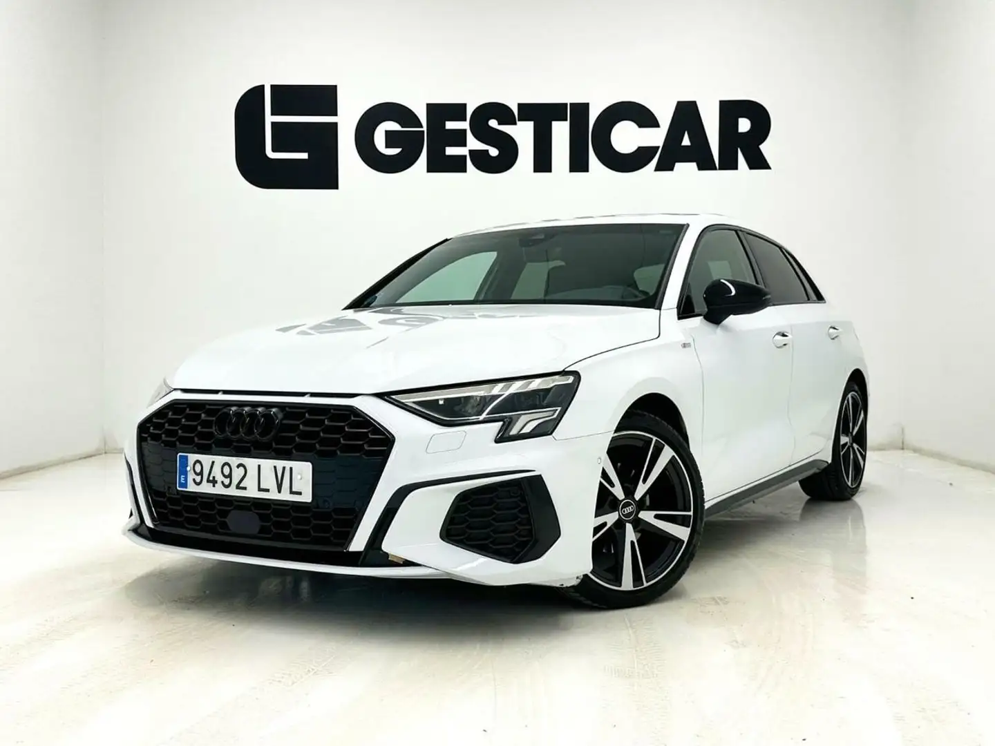 Audi A3 Sportback 35TDI Black line Weiß - 2