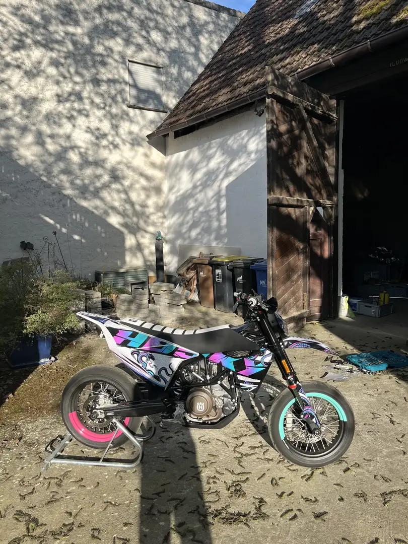 Husqvarna 701 Supermoto Schwarz - 1