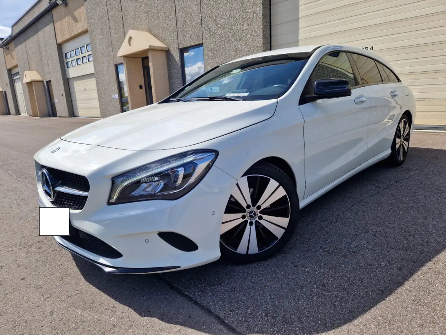 Mercedes-Benz CLA 220 Shooting Brake CDI 7G-DCT 177 CV Garantie 12 Mois Blanc - 2