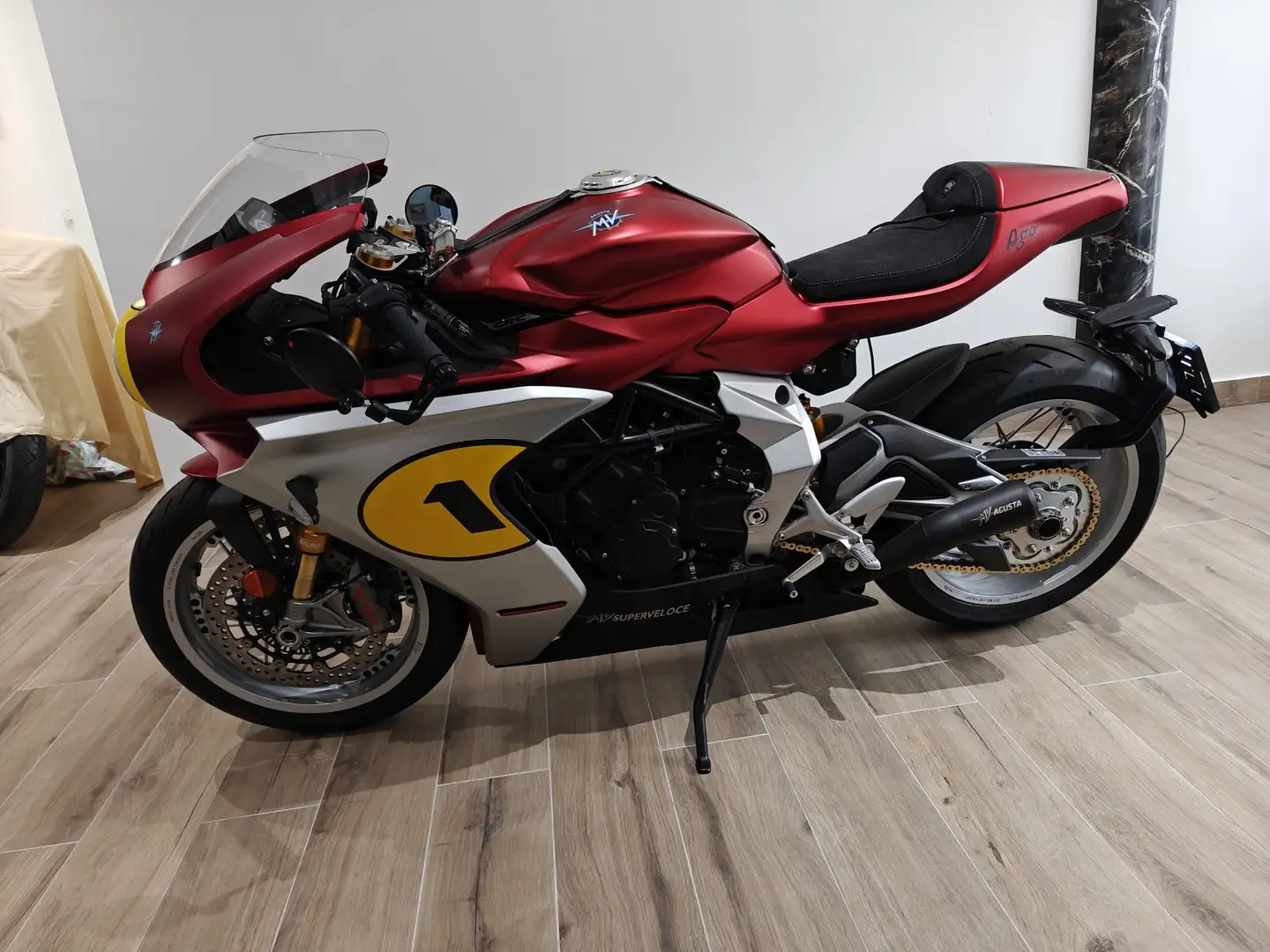 MV Agusta Superveloce 800 Rouge - 2