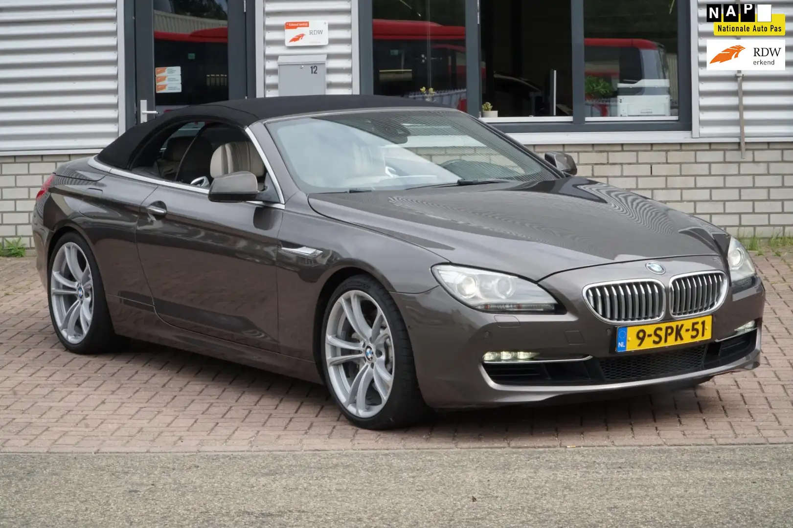 BMW 650 6-serie Cabrio 650i High Executive NL AUTO Bruin - 1