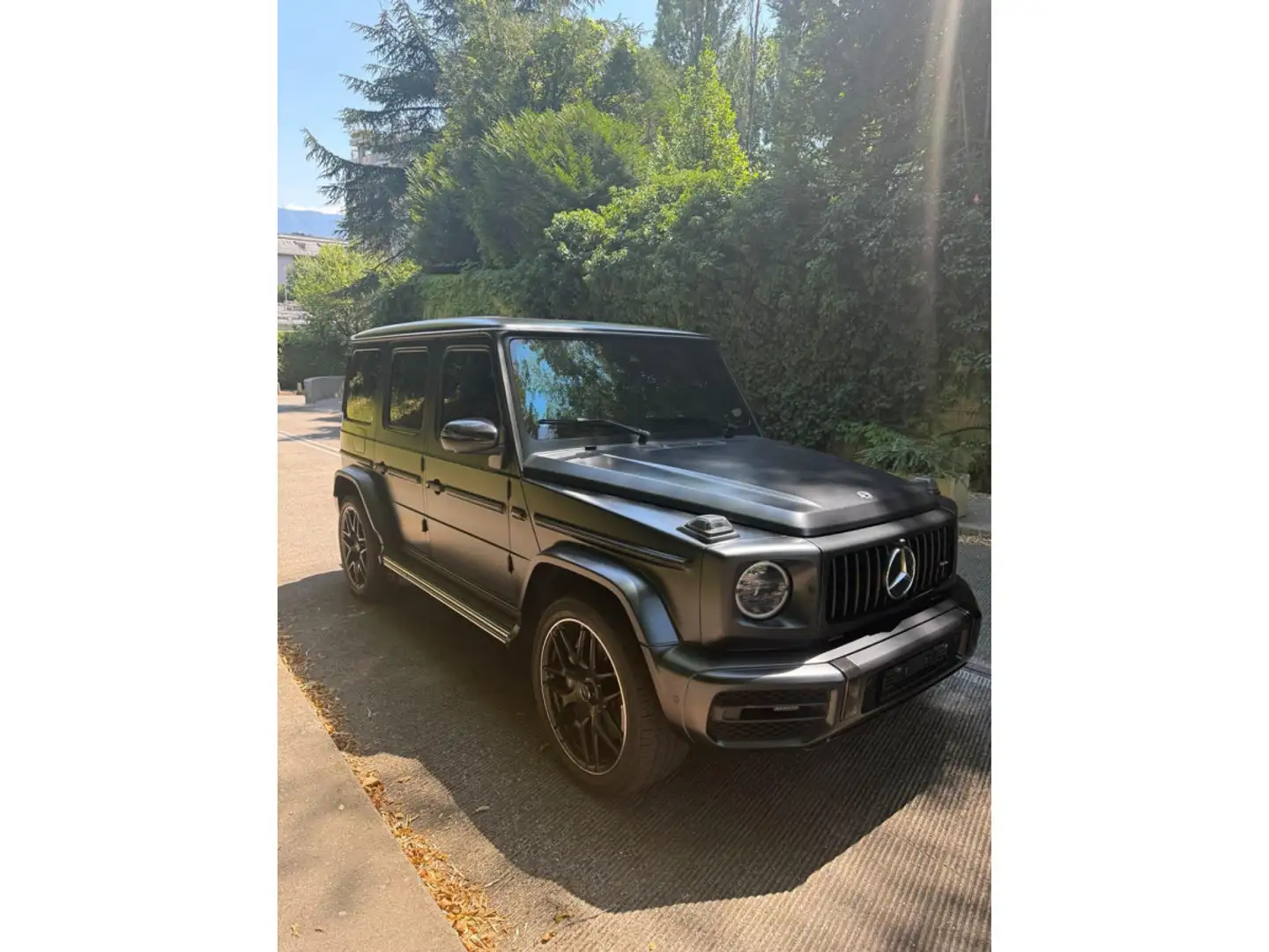Mercedes-Benz G 63 AMG + Gris - 1