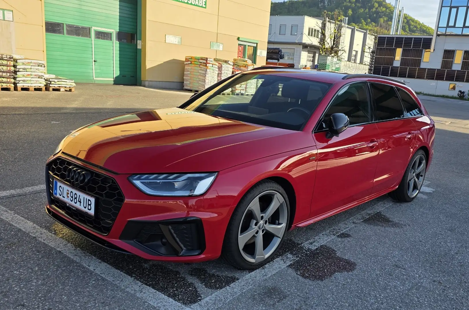 Audi A4 Avant 40 TFSI 3x s-line Carbon ACC Leder Ahk - 1