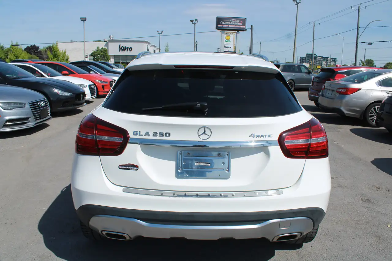 Mercedes-Benz GLA снимка Mercedes-Benz GLA
