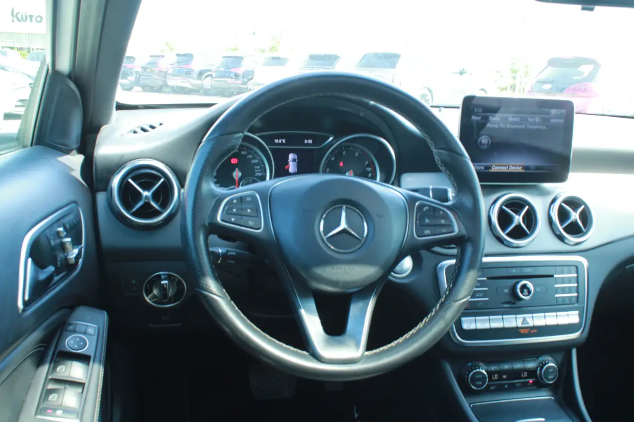 Mercedes-Benz GLA снимка Mercedes-Benz GLA