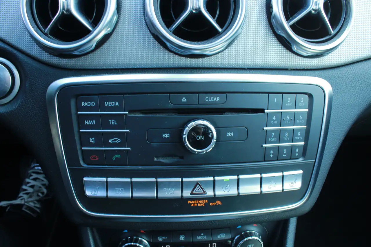 Mercedes-Benz GLA снимка Mercedes-Benz GLA