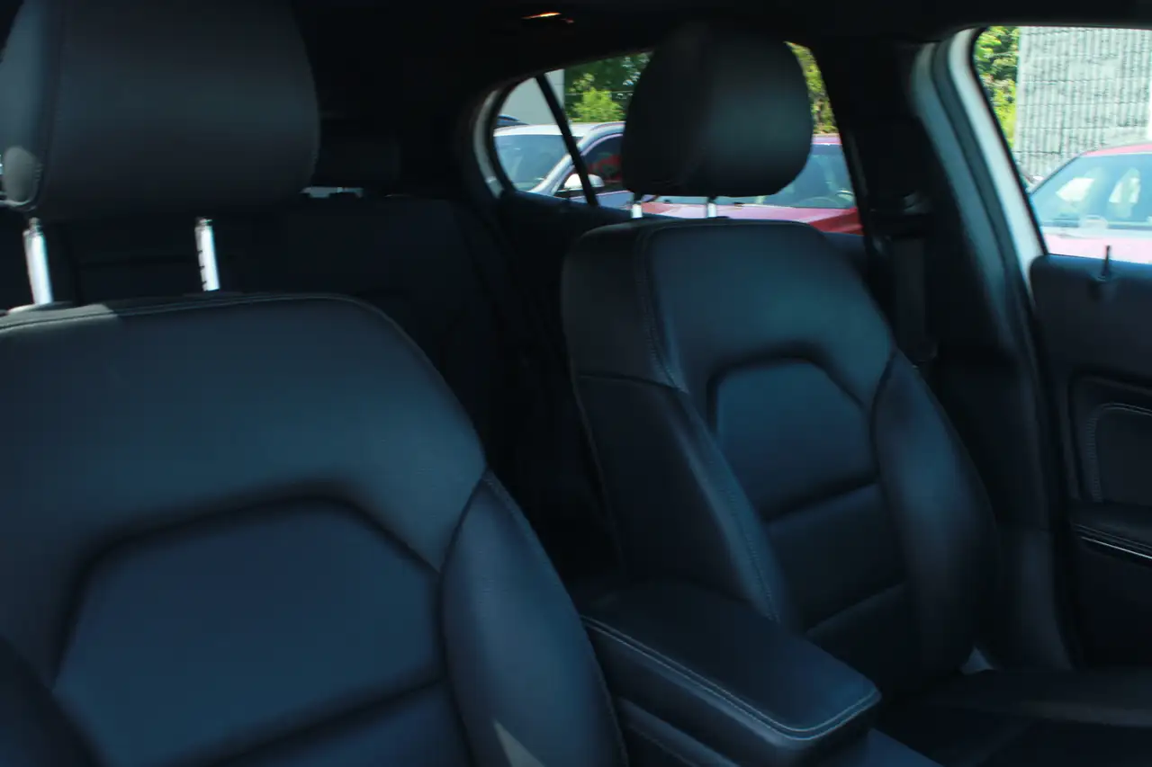 Mercedes-Benz GLA снимка Mercedes-Benz GLA