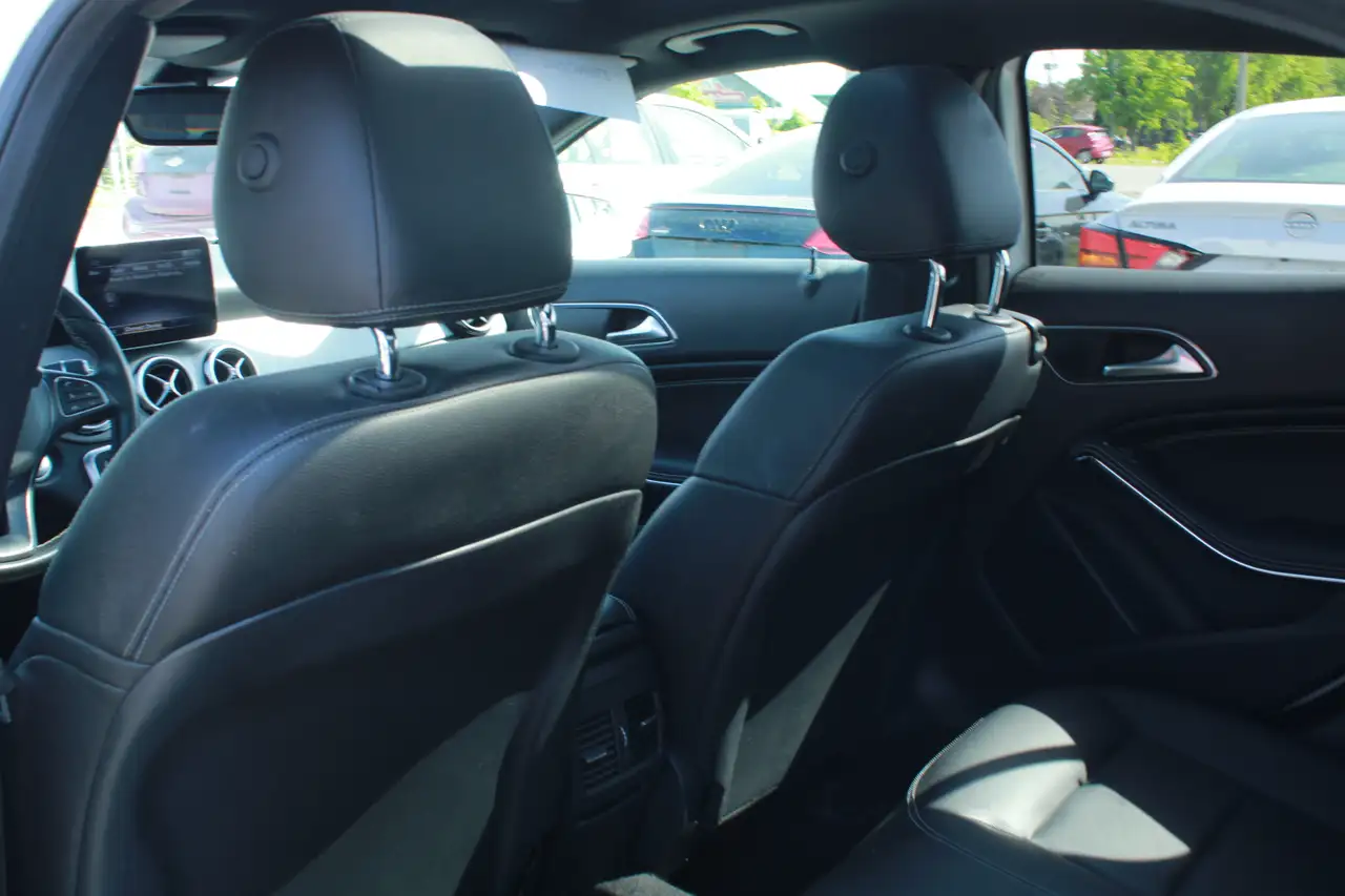 Mercedes-Benz GLA снимка Mercedes-Benz GLA
