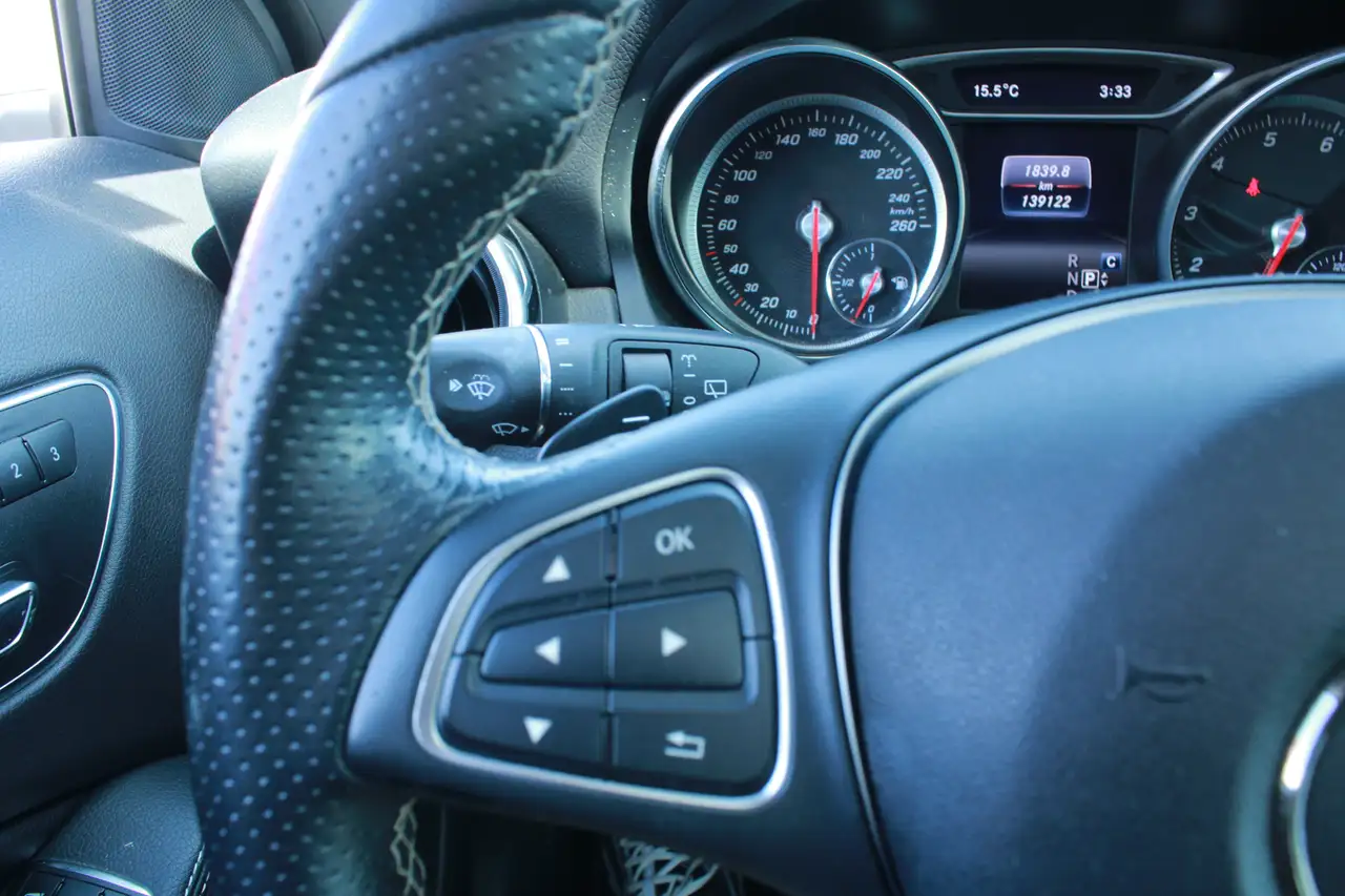 Mercedes-Benz GLA снимка Mercedes-Benz GLA