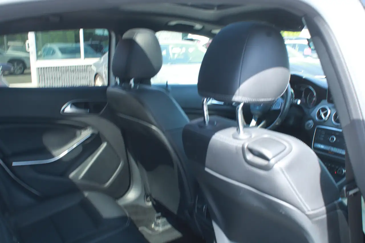 Mercedes-Benz GLA снимка Mercedes-Benz GLA