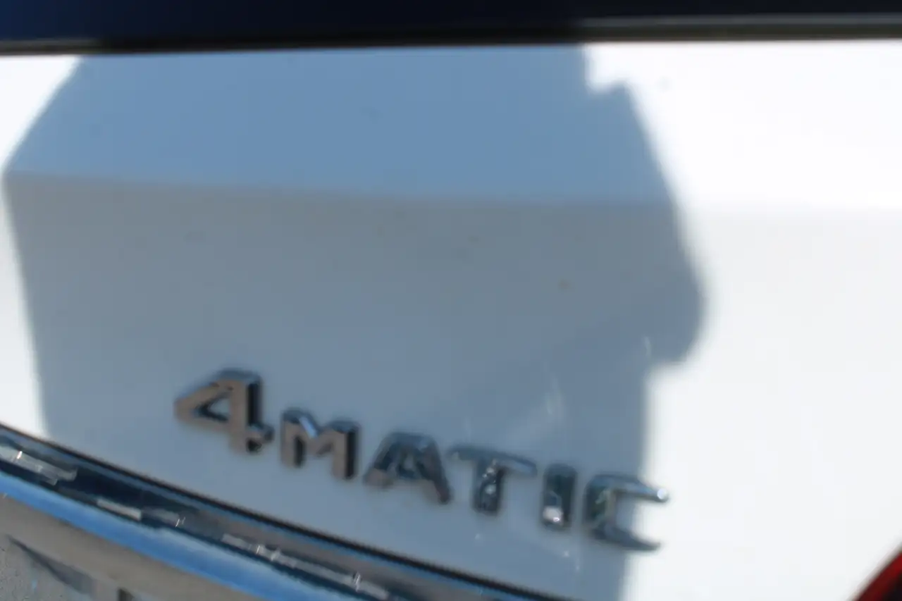 Mercedes-Benz GLA снимка Mercedes-Benz GLA