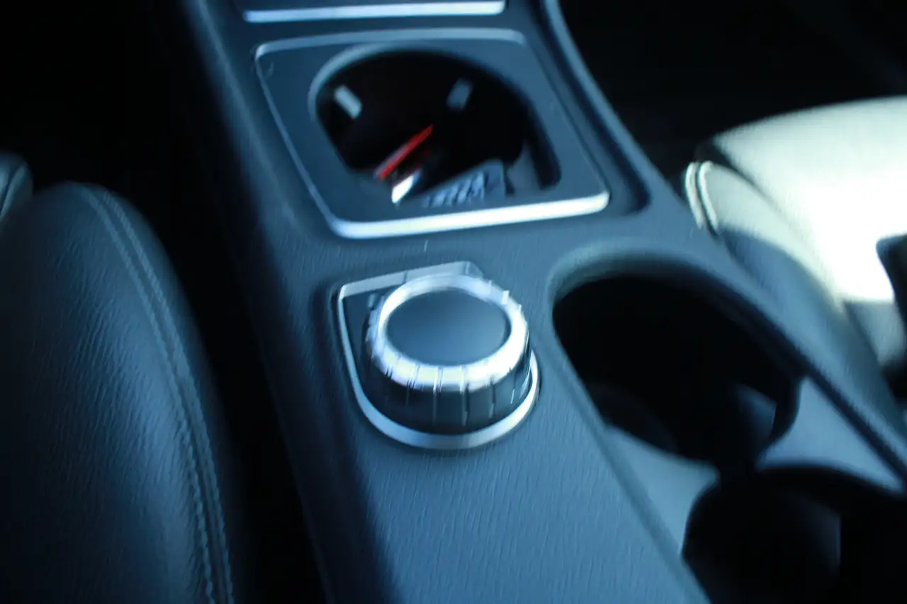 Mercedes-Benz GLA снимка Mercedes-Benz GLA